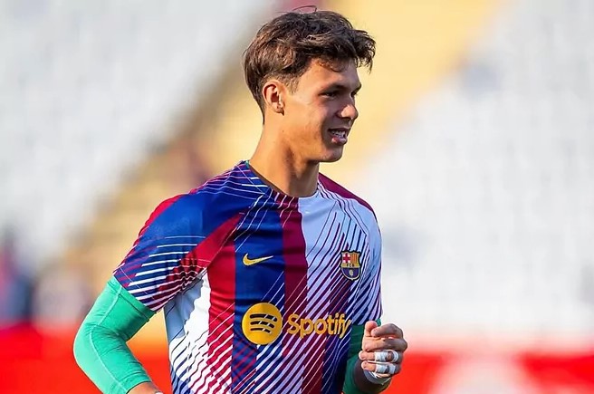 Barcelona puts a 17-year-old goalie from the US youth team on its Champions League team