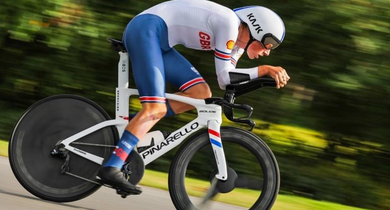 Josh Tarling takes first place in the time trial at the European Road Cycling Championships, and Anna Henderson comes in second