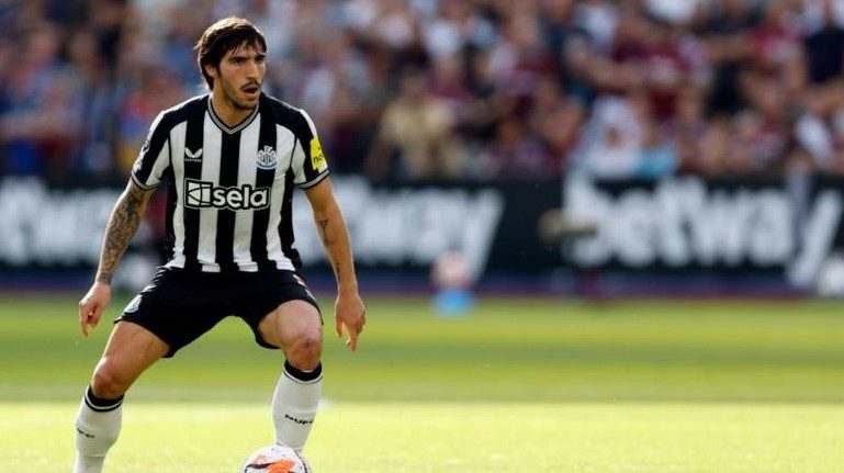 Eddie Howe, manager of Newcastle United, has confirmed that midfielder Sandro Tonali is available to play against Crystal Palace