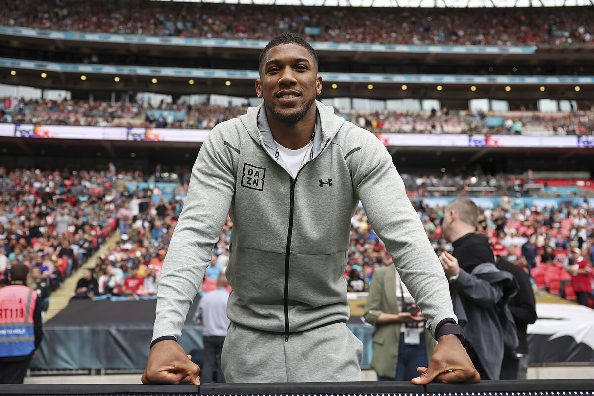 Boxing: Anthony Joshua copies Aaron Rodgers: Locks himself alone in a darkened room for 4 days