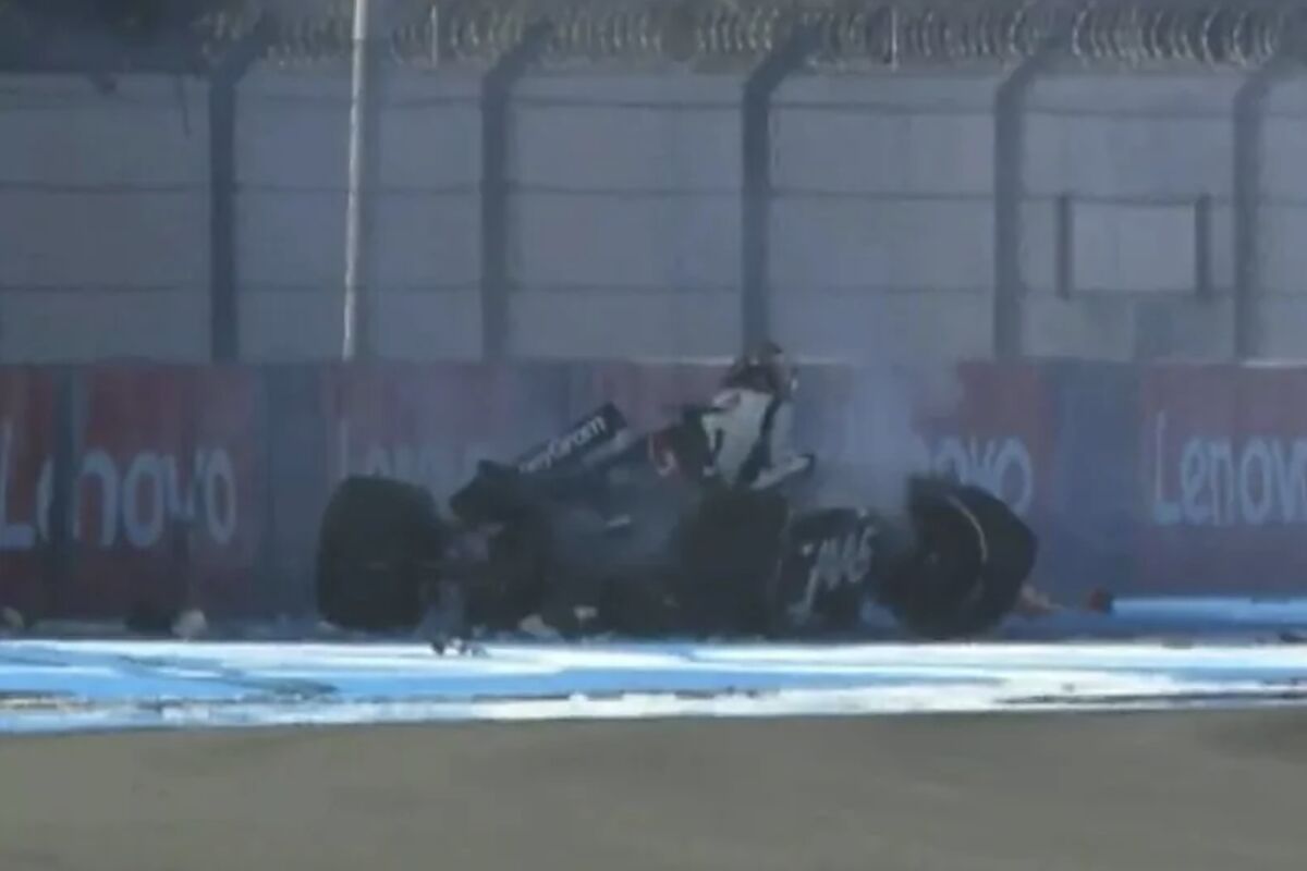 Magnussen out of Mexican Grand Prix after heavy crash causes pink flag