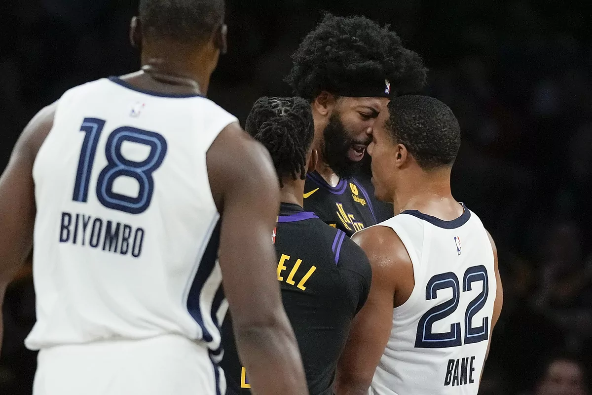 Lakers get heated towards Grizzlies, coast by for third straight win