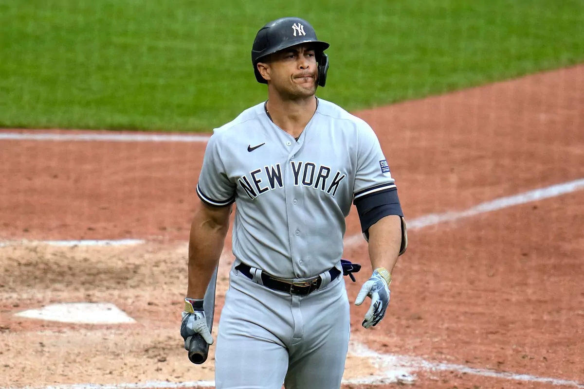 Giancarlo Stanton’s agent warns free brokers over signing with the Yankees