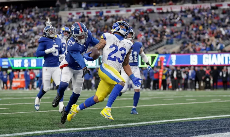 Giants fan seen attempting to steal Rams RB Kyren Williams’ TD ball away from his Mother
