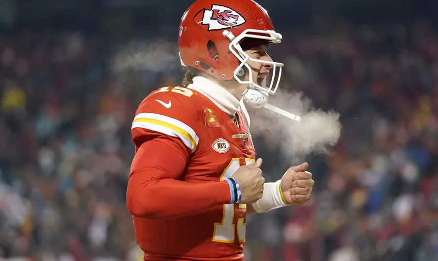 Patrick Mahomes and the chilly lead Chiefs to playoff win over Miami